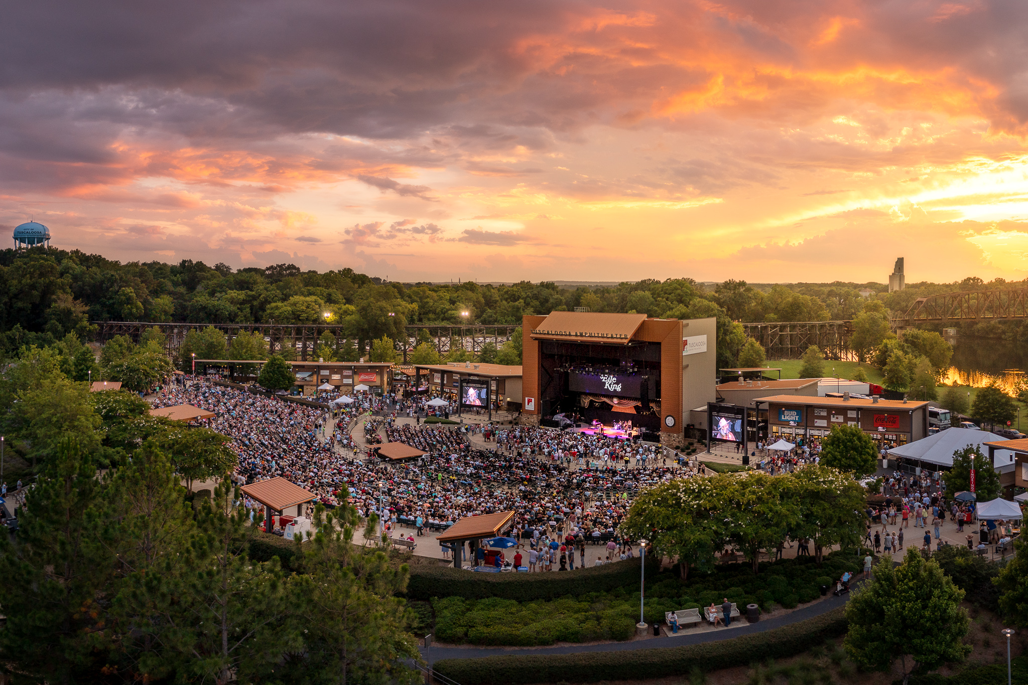An amphitheater concert featuring a performance by Elle King.